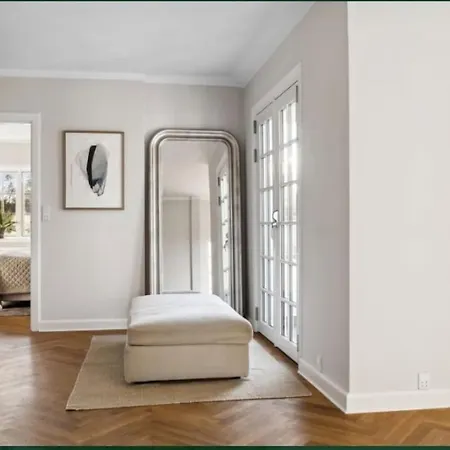 Huge In Hellerup With A Large Garden - Very Close To Copenhague