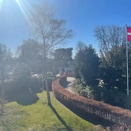 Huge In Hellerup With A Large Garden - Very Close To