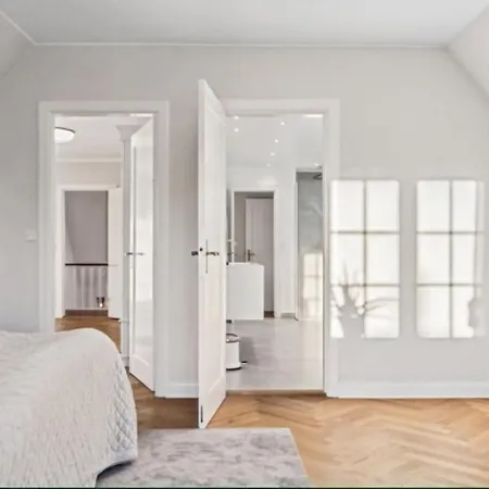Villa Huge In Hellerup With A Large Garden - Very Close To Copenhague