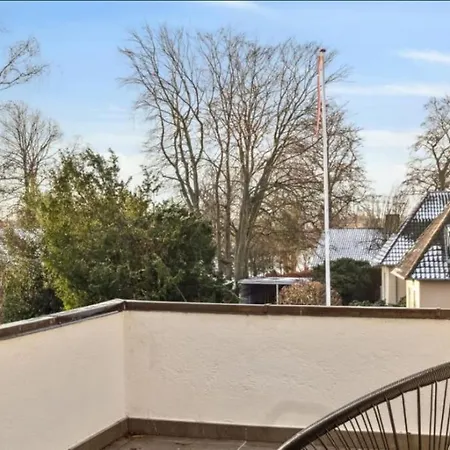 Villa Huge In Hellerup With A Large Garden - Very Close To Copenhague