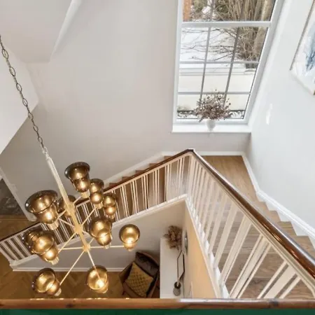 Huge In Hellerup With A Large Garden - Very Close To * Copenhague