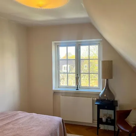 Huge In Hellerup With A Large Garden - Very Close To Villa