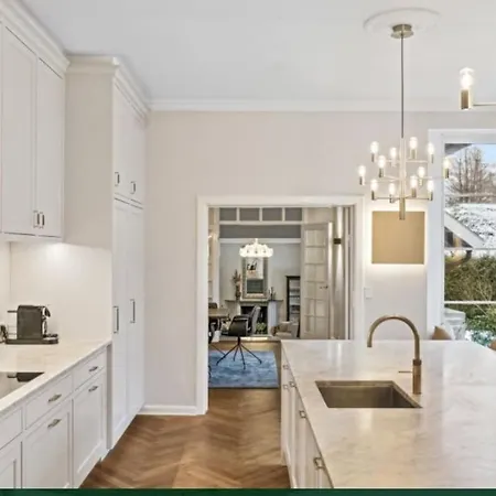 Huge In Hellerup With A Large Garden - Very Close To