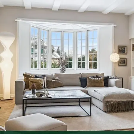 Villa Huge In Hellerup With A Large Garden - Very Close To
