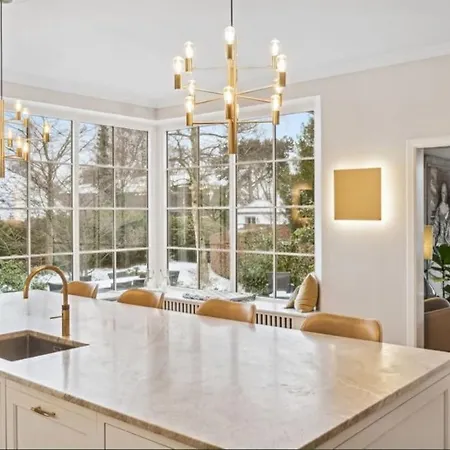 Huge In Hellerup With A Large Garden - Very Close To Köpenhamn