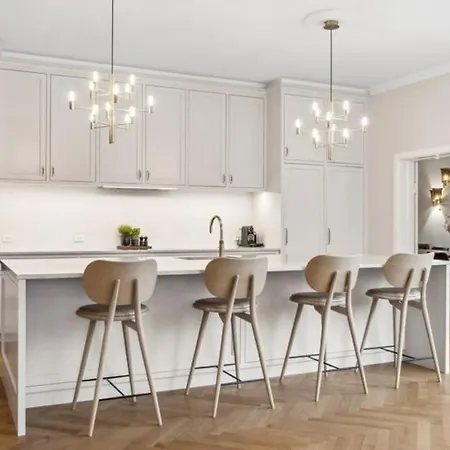 Huge In Hellerup With A Large Garden - Very Close To