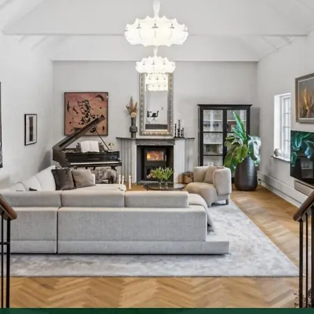 Huge In Hellerup With A Large Garden - Very Close To Villa