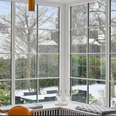 Villa Huge In Hellerup With A Large Garden - Very Close To