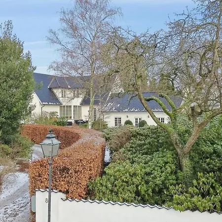 Villa Huge In Hellerup With A Large Garden - Very Close To