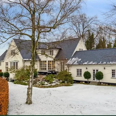 Huge In Hellerup With A Large Garden - Very Close To Copenaghen